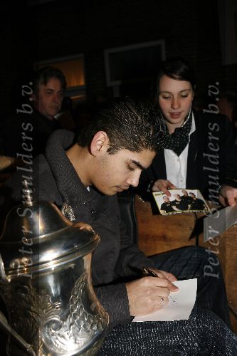 Alphen 19 januari 2006
Huldiging Jelle Klaasen nadat hij de lake side darts heet gewonnen.