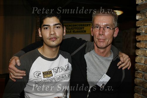 Alphen 19 januari 2006
Huldiging Jelle Klaasen nadat hij de lake side darts heet gewonnen. Jelle met zijn schoonvader Jan v Welt