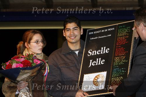 Alphen 19 januari 2006
Huldiging Jelle Klaasen nadat hij de lake side darts heet gewonnen.  Jelle met zijn vriendin