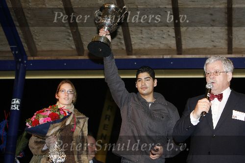 Alphen 19 januari 2006
Huldiging Jelle Klaasen nadat hij de lake side darts heet gewonnen.  Jelle met zijn vriendin