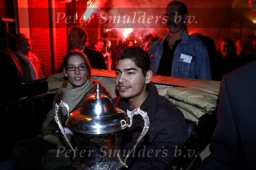 Alphen 19 januari 2006
Huldiging Jelle Klaasen nadat hij de lake side darts heet gewonnen. vader Jelle op de achtergrond