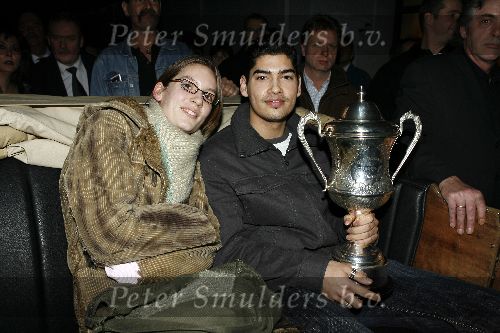 Alphen 19 januari 2006
Huldiging Jelle Klaasen en zijn vriendin nadat hij de lake side darts heet gewonnen. vader Jelle op de achtergrond