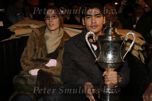 Alphen 19 januari 2006
Huldiging Jelle Klaasen en zijn vriendin nadat hij de lake side darts heet gewonnen.