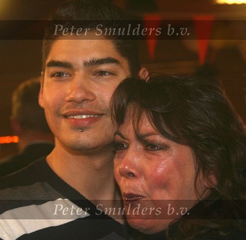 Vlijmen, 16 Januari 2006 Huldiging Darts Lakeside-kampioen
Jelle Klaassen met zijn moeder