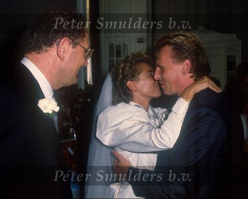 1986 Trouwen Joop v d Ende met Janine v d Ende
hier op de foto met Henny Huisman.