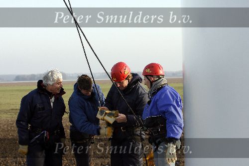 Biddinghuizen 16 januari 2006
Edwin Smulders en Klaas Wilting abseilen van windmolen van 70 meter hoog.
