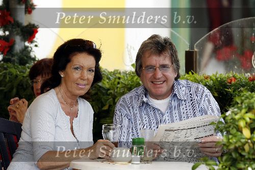 Curacao 7 januari 2006
Lee Towers en zijn vrouw Laura op terras.