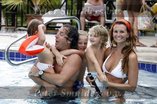 Curacao 6 januari 2006
Marco Borsato met Leontien Jada Senna en Luca op vakantie op curacao.