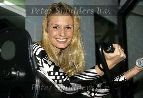 Amsterdam, 7 Januari 1994
Leontine Ruiters inmiddels Leontine Borsato gefotografeerd in een sportschool met de aanprijzing van \