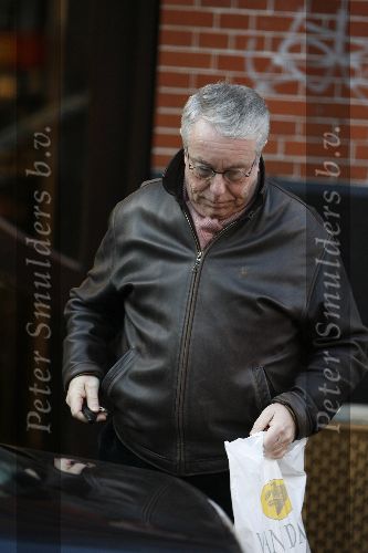 Amsterdam 10 januari 2006
Louis v Dijk doet boodschappen  op Cornelis schuytstraat