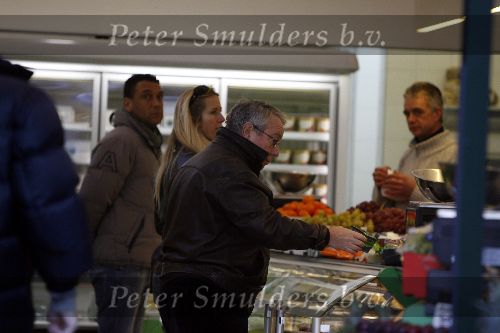 Amsterdam 10 januari 2006
Louis v Dijk doet boodschappen  op Cornelis schuytstraat