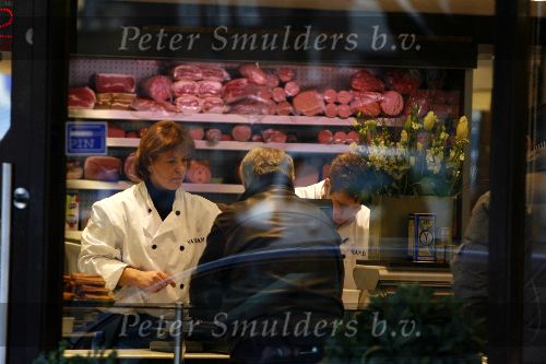 Amsterdam 10 januari 2006
Louis v Dijk doet boodschappen  op Cornelis schuytstraat
