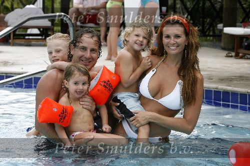 Curacao 6 januari 2006
Marco Borsato met Leontien Jada Senna en Luca op vakantie op curacao.