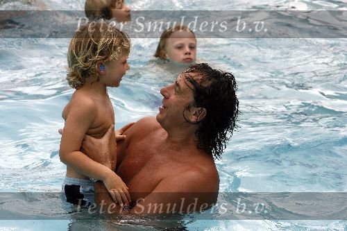 Curacao 6 januari 2006
Marco Borsato met Leontien Jada Senna en Luca op vakantie op curacao.
