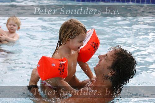 Curacao 6 januari 2006
Marco Borsato met Leontien Jada Senna en Luca op vakantie op curacao.