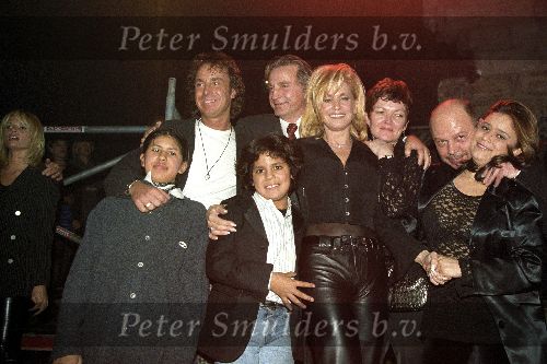Zundert,12 Januari 1997 Nieuwjaarsfeest Free Record.
Officieel de eerste ontmoeting tussen Marco Borsato en Leontine Ruiters, inmiddels Leontine Borsato ( geheel links op de foto  )om maar enigzins de indruk te wekken dat er nog niets aan de hand is tussen hun beiden ) Verder Vanessa ( Connie Breukhoven en Hans Breukhoven met hun kinderen Marvin Breukhoven, Shanne Breukhoven en Constance Breukhoven