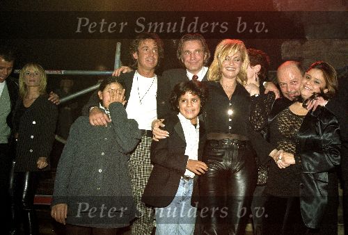 Zundert,12 Januari 1997 Nieuwjaarsfeest Free Record.
Officieel de eerste ontmoeting tussen Marco Borsato en Leontine Ruiters, inmiddels Leontine Borsato ( geheel links op de foto Leco v Zadelhoff om maar enigzins de indruk te wekken dat er nog niets aan de hand is tussen hun beiden ) Verder Vanessa ( Connie Breukhoven en Hans Breukhoven met hun kinderen Marvin Breukhoven, Shanne Breukhoven en Constance Breukhoven