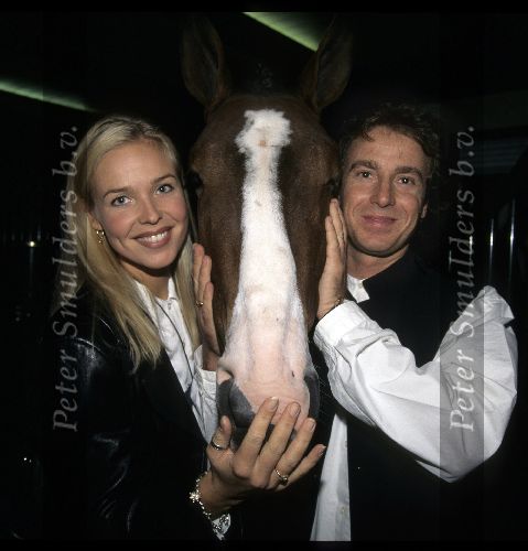 Alkmaar 22 Oktober 1995, Opening stallen van Henny Huisman
Marco Borsato met zijn vriendin Denise Boekhof bij hun geliefde hobby, het paard