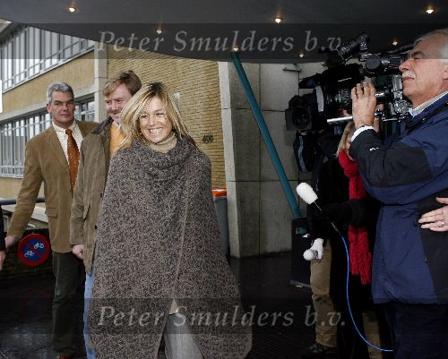 Den Haag 31 december 2005
Koningin Beatrix geopereerd aan haar knie in Rode kruis ziekenhuis. Jan piet Borkus
Prins Willem Alexander en Maxima komen op bezoek.