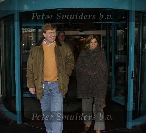 Den Haag 31 december 2005
Koningin Beatrix geopereerd aan haar knie in Rode kruis ziekenhuis.
Prins Willem Alexander en Maxima komen op bezoek.
