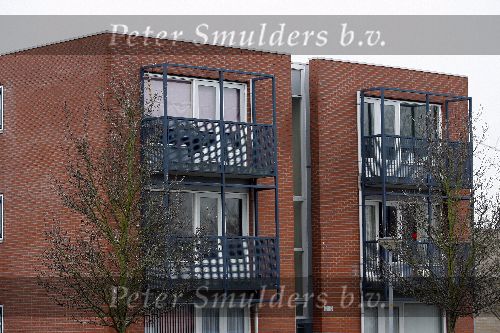 Almere 11 januari 2006
Enne Patrick die beweert het vriendje van jamai te zijn.zijn huis