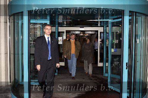Den Haag 31 december 2005
Koningin Beatrix geopereerd aan haar knie in Rode kruis ziekenhuis.
Prins Willem Alexander en Maxima komen op bezoek.