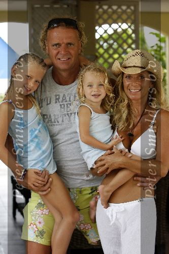 Curacao 6 januari 2006
Wino Omtzigt Sylvana Borsato en Romy en Jacky op vakantie op curacao