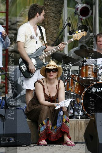 Curacao 6 januari 2006
Trijntje Oosterhuis tijdens soundcheck op curacao