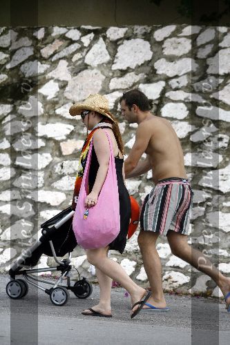 Curacao 7 januari 2006
Trijntje Oosterhuis op vakantie met haar man Sander en zoontje.
