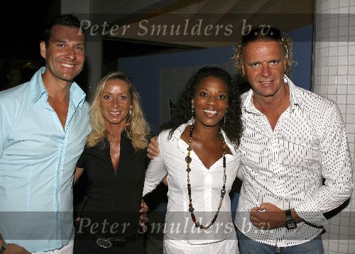 Curacao 6 januari 2006
Wino Omtzigt en Sylvana Borsato met vrienden