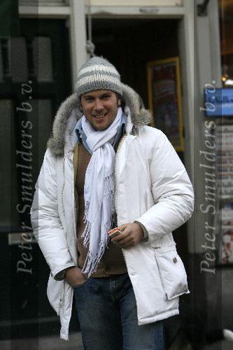 Amsterdam 10 januari 2006
Winston Gerschtanowitz  boodschappen doen op Cornelis schuytstraat