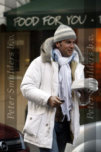 Amsterdam 10 januari 2006
Winston Gerschtanowitz  boodschappen doen op Cornelis schuytstraat