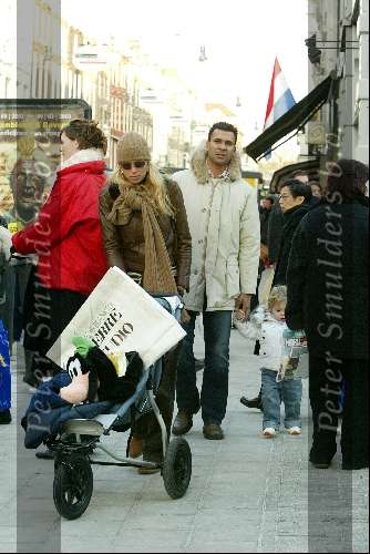 Amsterdam 11 januari 2002
Ruud Gullit, Maxime Gullit en Estelle Gullit