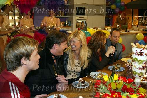 Weesp 12 januari 2003
100e aflevering van A life and cooking met Irene Moors, Carlo Boszhard, Rudolf v Veen en Gerard Joling
Estelle Cruyff Leontine Borsato