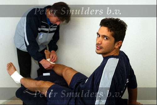 Eindhoven 17 januari 2003
Ayaz Ismail hakan van EVV Eindhoven
Rinus Louwers fysiotherapeut sinds 1980