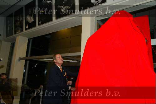 Sittard 15 januari 2003
Presentatie beeld Toon Hermans.
Jos Brink
