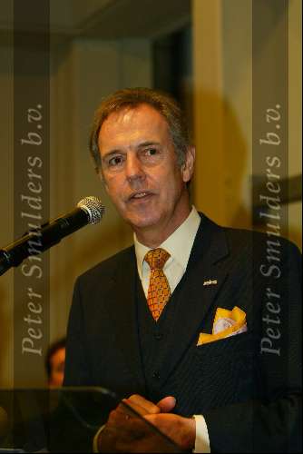 Sittard 15 januari 2003
Presentatie beeld Toon Hermans.
Jos Brink