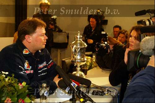 Schiphol 13 januari 2003
Raymond v Barneveld  op schiphol na het  winnen  van 3e Embassy