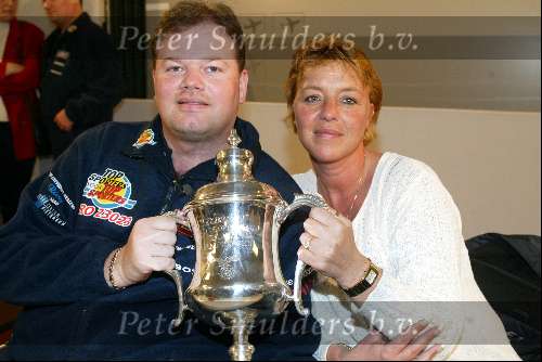 Schiphol 13 januari 2003
Raymond v Barneveld met zijn vrouw op schiphol na het  winnen  van 3e Embassy