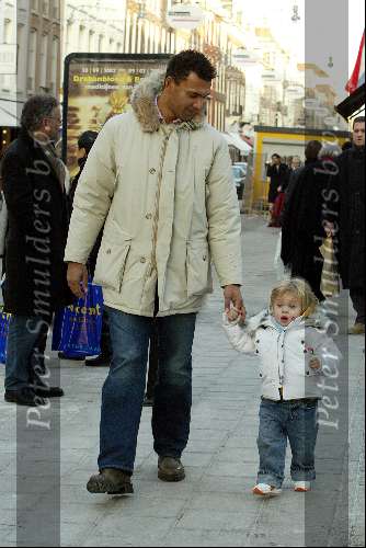 Amsterdam 11 januari 2002
Ruud Gullit en  Maxime Gullit