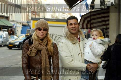 Amsterdam 11 januari 2002
Ruud Gullit en  Maxime Gullit en Estelle Gullit
