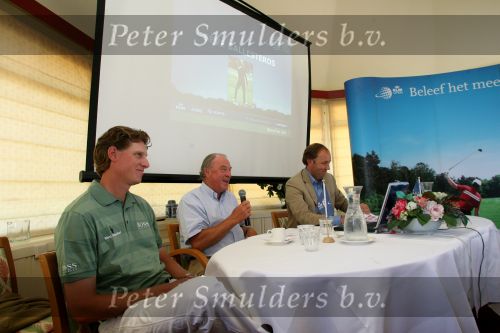 Zandvoort, 18 Juli 2006
KLM Dutch Open 2006 Persconferentie op de Kennemer Golfclub
Maarten Lafeber met toernooidirecteur Daan Slooter en Robbie v Erven Dorens