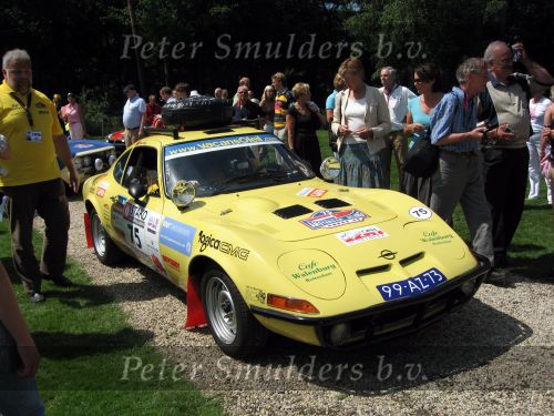 Oisterwijk, 15 Juli 2006
Eerste dag Classic Car Rally Amsterdam-Beijing
1e stop om afscheid te nemen van familie en vriendin bij Rosep
Dick Beulink en Nina Wang met hun Opel GT uit 1973