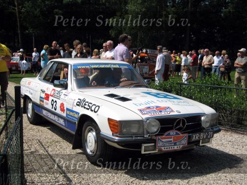 Oisterwijk, 15 Juli 2006
Eerste dag Classic Car Rally Amsterdam-Beijing
1e stop om afscheid te nemen van familie en vriendin bij Rosep
Erik Visser en Leo Rucker met hun Mercedes 280 SLC uit 1976