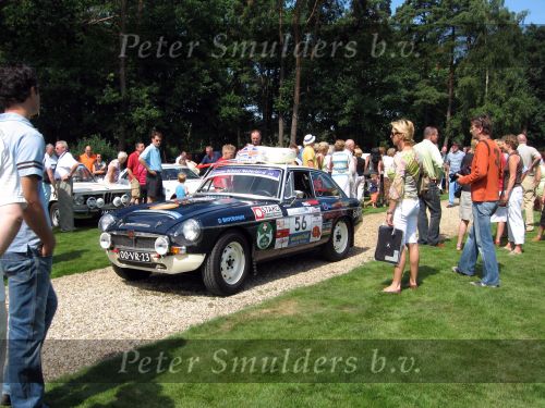 Oisterwijk, 15 Juli 2006
Eerste dag Classic Car Rally Amsterdam-Beijing
1e stop om afscheid te nemen van familie en vriendin bij Rosep
Fred Kiemeneij en Hans Romunde met hun MG C GT uit 1969