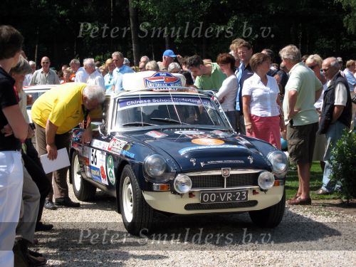 Oisterwijk, 15 Juli 2006
Eerste dag Classic Car Rally Amsterdam-Beijing
1e stop om afscheid te nemen van familie en vriendin bij Rosep
Ferdinand Kiemeneij