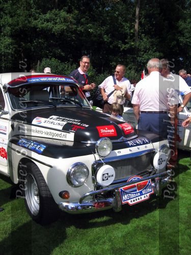 Oisterwijk, 15 Juli 2006
Eerste dag Classic Car Rally Amsterdam-Beijing
1e stop om afscheid te nemen van familie en vriendin bij Rosep
Projectontwikkelaar Leon v d Kerkhoff  bij de  Volvo P544 uit 1964