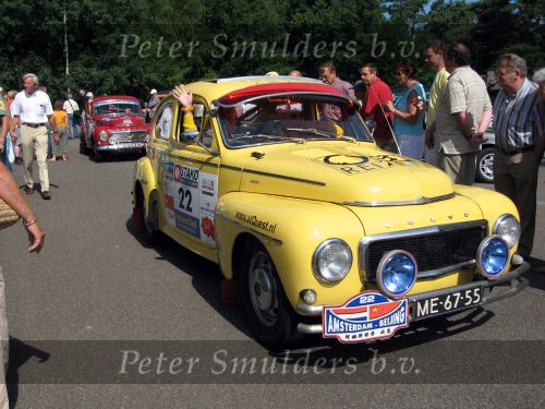 Oisterwijk, 15 Juli 2006
Eerste dag Classic Car Rally Amsterdam-Beijing
1e stop om afscheid te nemen van familie en vriendin bij Rosep
Louis Frankenhuis en Yolanda Kroef met hun Volvo P 544 uit 1963