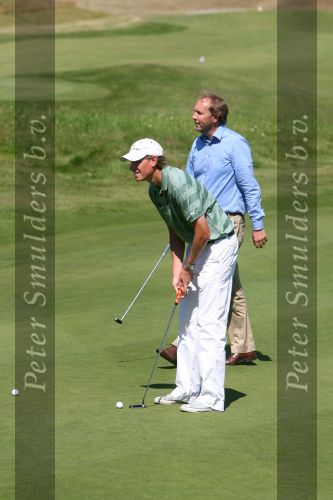 Zandvoort, 18 Juli 2006
KLM Dutch Open 2006 Persconferentie op de Kennemer Golfclub
Maarten Lafeber, een van de deelnemers na afloop een westrijd putten met toernooidirecteur Daan Slooter