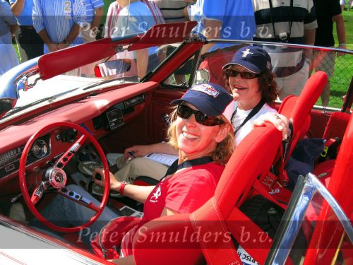 Oisterwijk, 15 Juli 2006
Eerste dag Classic Car Rally Amsterdam-Beijing
1e stop om afscheid te nemen van familie en vriendin bij Rosep
Mirjam Wolters en Liana Bloemendal met hun Ford Mustang Convertible uit 1965